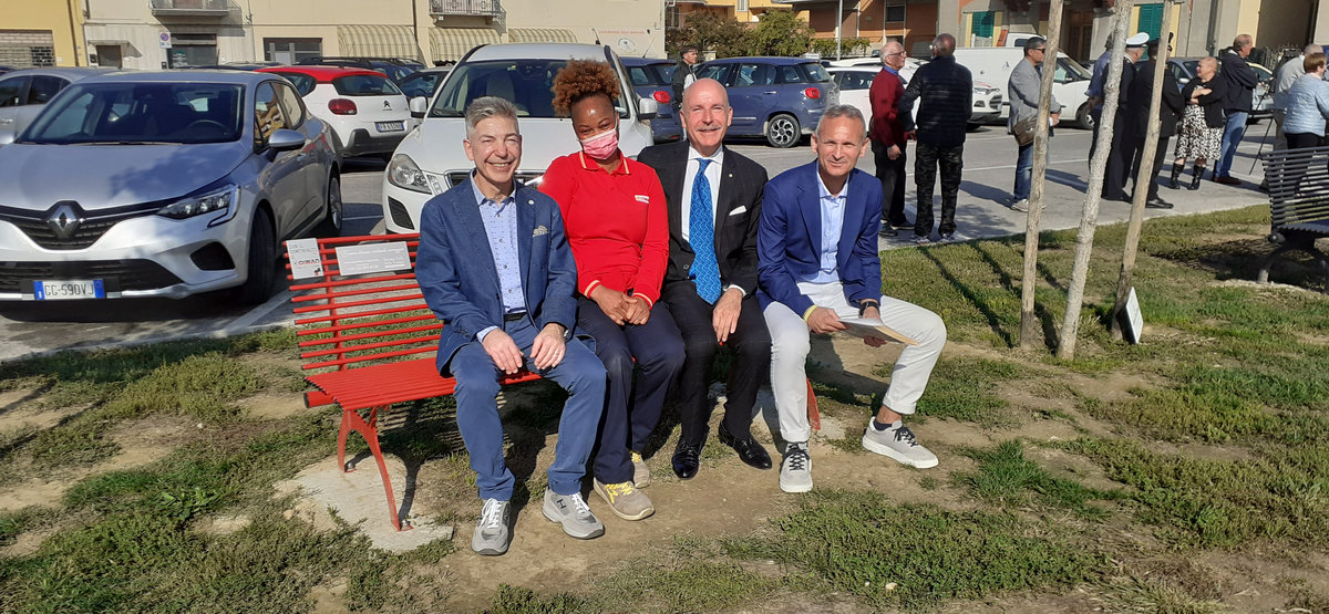 Panchina Rossa ponte buggianese.jpg