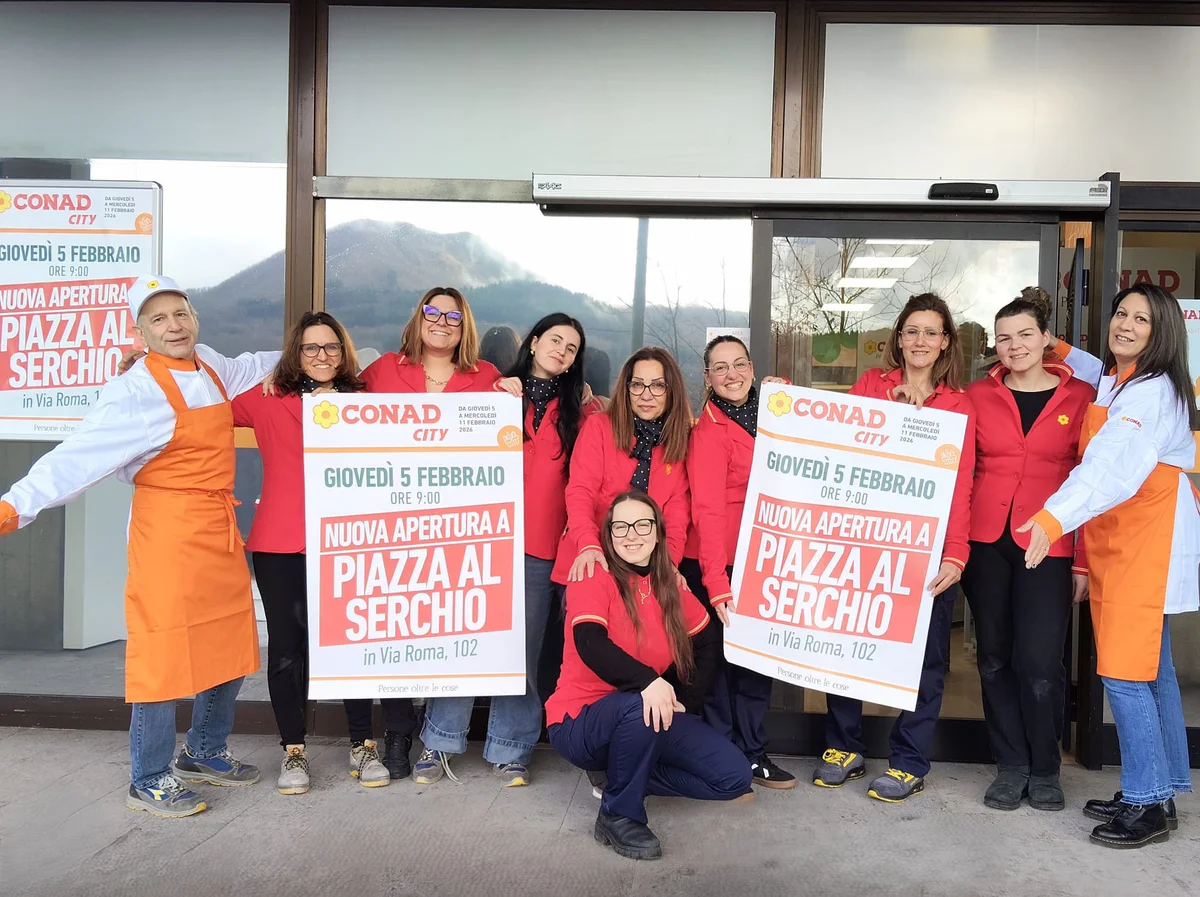 1. foto di gruppo PIAZZA SERCHIO LUCCA.jpg