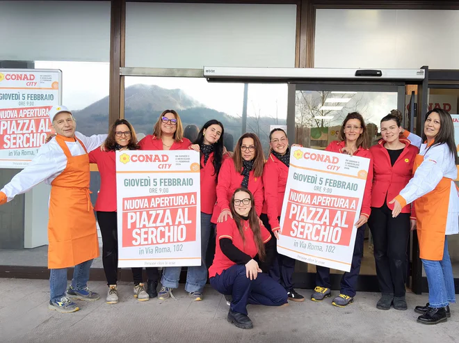 1. foto di gruppo PIAZZA SERCHIO LUCCA.jpg