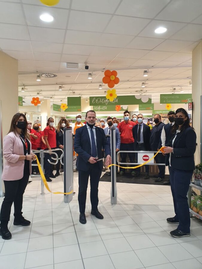 Riapre il punto vendita Conad di Piazza dei Giureconsulti a ...